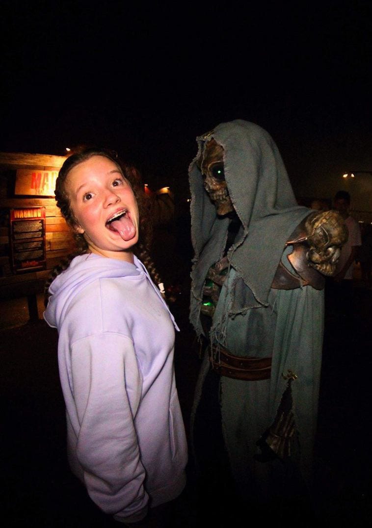 MADWORLD Haunted Attractions - What it's like to wait in line! 